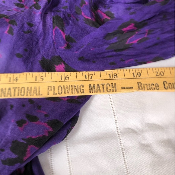 ARYN K Deep V Patterned Silk Top - Picture 10 of 14